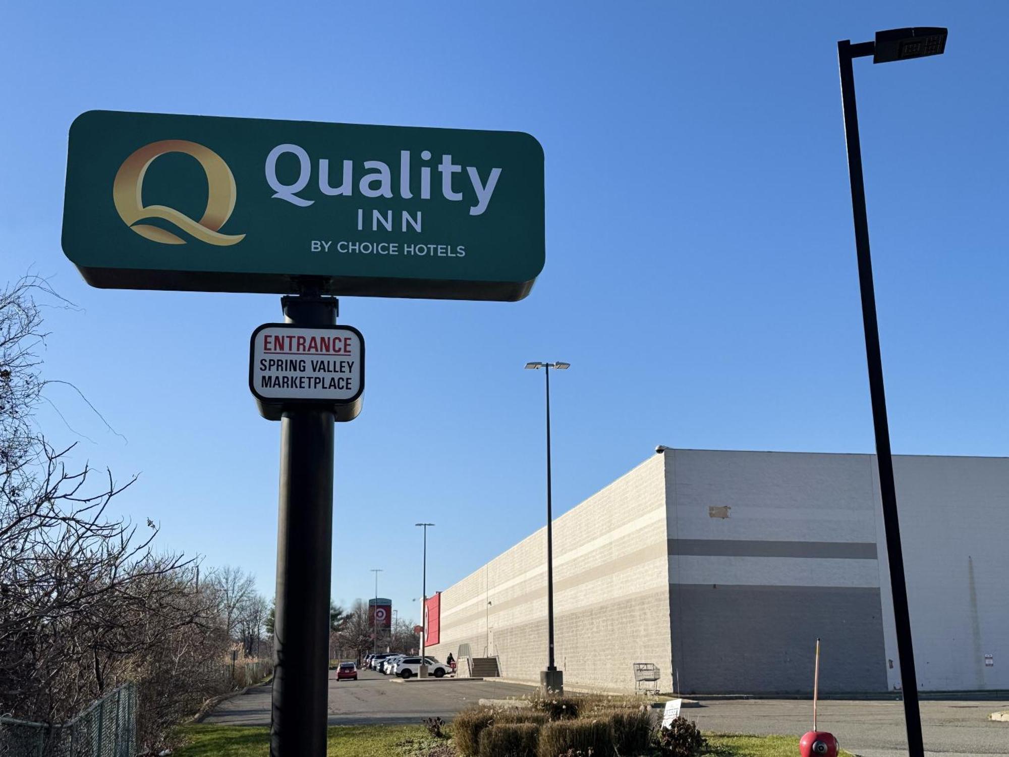 Quality - Nanuet 3* Spring Valley